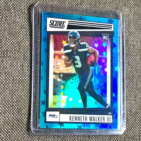 Kenneth Walker III Rookie 2022 Score Astral-Stars Parallel No. 240/399-Seahawks - Picture 3 of 3